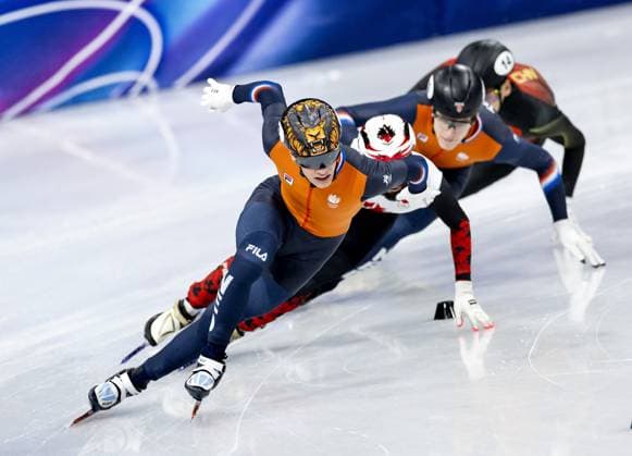 MILAN - Jens van t Wout and Teun Boer during the 500-meter short track Speed skating, Eisschnelllauf semifinals at the Milan Ice Skating Area at the Milan Winter Olympics. ROBIN VAN LONKHUIJSEN ANP xVIxANPxSportx xxANPxIVx 551117778 originalFilename: 551117778.jpg