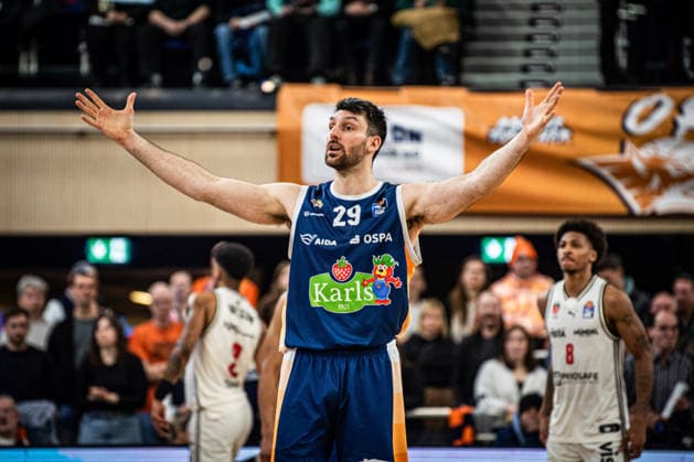 Rostock, Germany February 18, 2026 1 BBL 2025 2026 Rostock Seawolves vs Bamberg Baskets In the picture Owen Klassen Rostock Seawolves gesticulates on the pitch Copyright: xFotostandx xVoelkerx