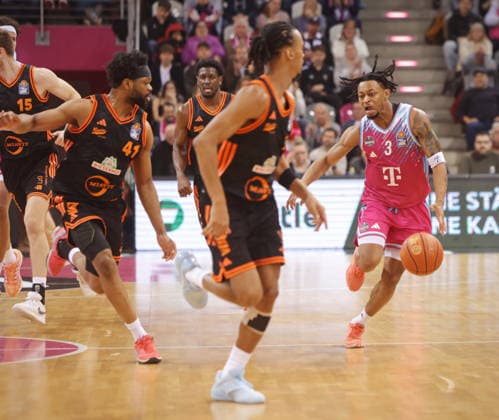 Zachery Cooks Telekom Baskets Bonn vs Rasta Vechta 21 Speiltag season 2025 26