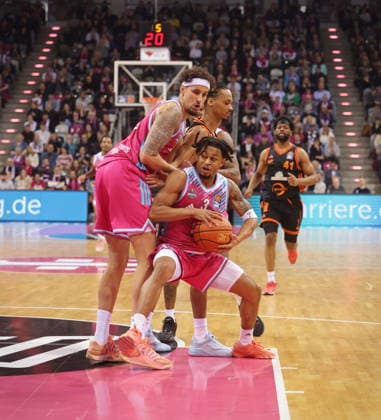 Zachery Cooks, Michael Kessens Telekom Baskets Bonn vs Rasta Vechta 21 Speiltag season 2025 26