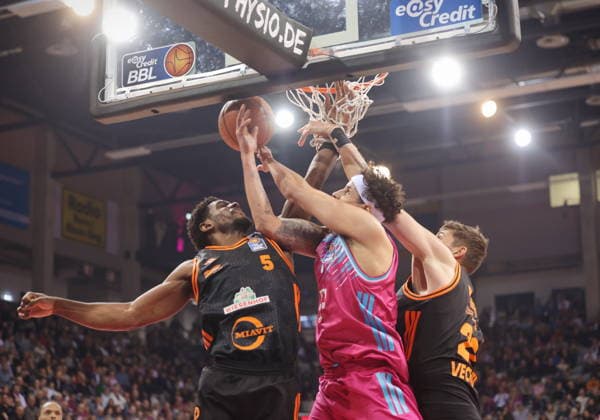 Michael Kessens Telekom Baskets Bonn vs Rasta Vechta 21 Speiltag season 2025 26