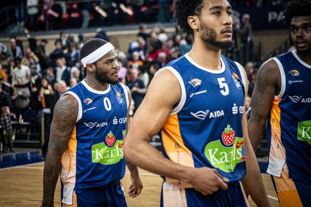 Rostock, Germany February 18, 2026 1 BBL 2025 2026 Rostock Seawolves vs Bamberg Baskets In the picture from left TJ Crockett Jr Rostock Seawolves and D Shawn Schwartz Rostock Seawolves unhappy on the court Copyright: xFotostandx xVoelkerx