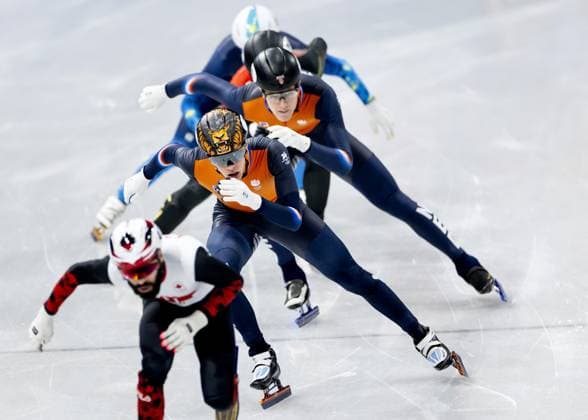 MILAN - Jens van t Wout and Teun Boer during the 500-meter short track Speed skating, Eisschnelllauf semifinals at the Milan Ice Skating Area at the Milan Winter Olympics. IRIS VAN DEN BROEK ANP xVIxANPxSportx xxANPxIVx 551118116 originalFilename: 551118116.jpg