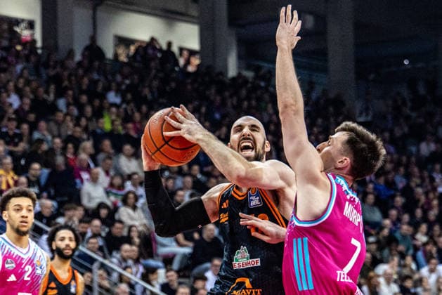 Tommy Kuhse Rasta Vechta, 12 vs Grayson Murphy Telekom Baskets Bonn, 07 Telekom Baskets Bonn vs Rasta Vechta, Basketball, easy Credit BBL, 21 Matchday, 2025 2026, 18 02 2026 Telekom Baskets Bonn vs Rasta Vechta, Basketball, easy Credit BBL, 21 Matchday, 2025 2026, 18 02 2026 Bonn Copyright: xEibner-Pressefoto GerhardxWingenx EP_GWR