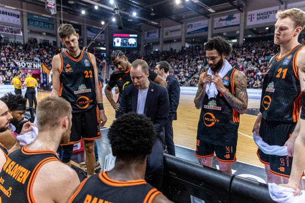 Christian Held Rasta Vechta, coach takes a time-out Telekom Baskets Bonn vs Rasta Vechta, Basketball, easy Credit BBL, 21 Matchday, 2025 2026, 18 02 2026 Telekom Baskets Bonn vs Rasta Vechta, Basketball, easy Credit BBL, 21 Matchday, 2025 2026, 18 02 2026 Bonn Copyright: xEibner-Pressefoto GerhardxWingenx EP_GWR