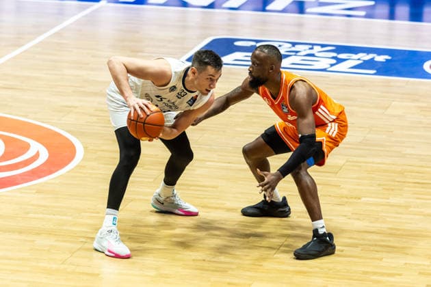 GER, easy Credit Basketball Bundesliga, Niners Chemnitz MLP Academics Heidelberg 18 02 2026, Messe, Chemnitz, GER, easy Credit Basketball Bundesliga, Niners Chemnitz MLP Academics Heidelberg Ryan Mikesell MLP Academics Heidelberg 33 , John Edward Newman III Niners Chemnitz, 9 Foto Alexander Trienitz Chemnitz Messe Sachsen Germany