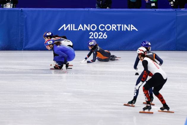 MILAN , 18-02-2026 , Milano Ice Skating Arena , Olympic Winter games, Winterspiele,Spiele, Summer games 2026 - Short Track 18-02 Women™s 3000m relay final A, Picture shows teams Republic of Korea, Canada, Netherlands, Italy , fall Netherlands Olympic Winter Games 2026 - Short Track 18-02  x201713663x Copyright: