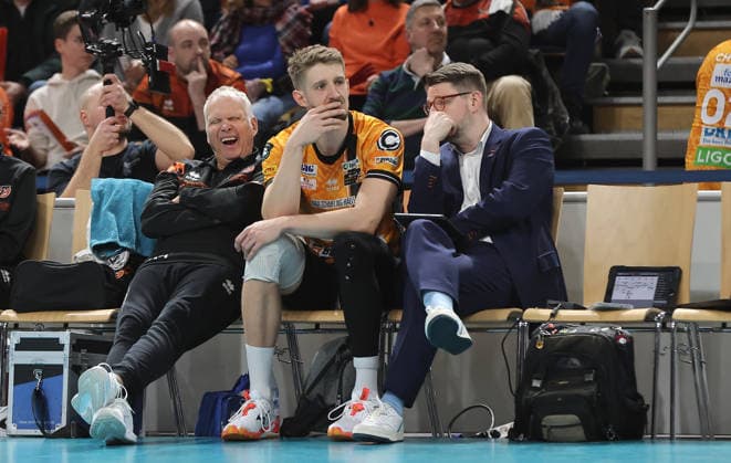 Team doctor Oliver Miltner, Florian Krage Brewitz, coach Alexandre Leal disappointed Disappointment Sport Volleyball CEV Champions League Men Season 2025 2026 18 02 2026 BR Volleys Berlin BRV vs Sir Sicoma Monini Perugia