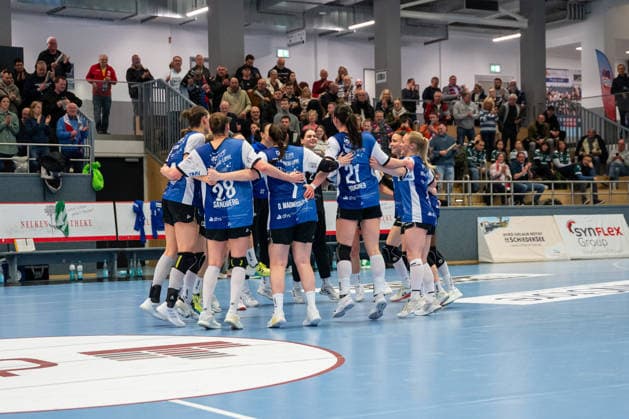 HSG Blomberg Lippe GER vs Frisch Auf Goeppingen GER , Handball, 1 Handball Bundesliga Women, 18 Matchday, 18 2 2026, Season 2025 2026, Blomberg The players of HSG Blomberg Lippe GER cheer after the victory against Frisch Auf Goeppingen GER Blomberg Sporthalle an der Ulmenallee Germany