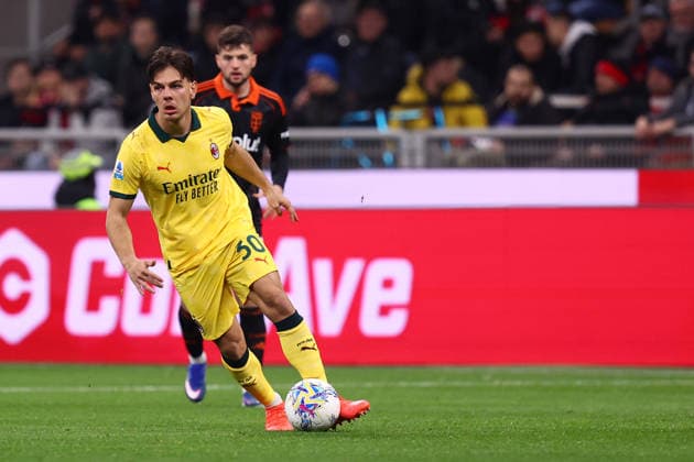 Ardon Jashari (Ac Milan) controls the ball, Serie A, AC Milan v Como 1907, Giuseppe Meazza, February 18, 2026, Milan, Italy.