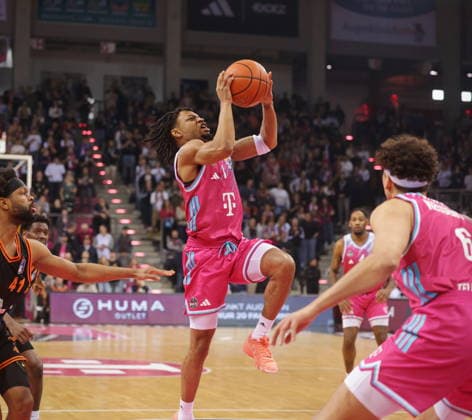 Zachery Cooks Telekom Baskets Bonn vs Rasta Vechta 21 Speiltag season 2025 26