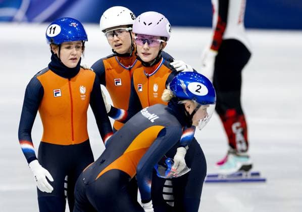 MILAN Michelle Velzeboer, Selma Poutsma, ZoÃ« Deltrap, and Xandra Velzeboer during the 3000-meter relay final in the short track Speed skating, Eisschnelllauf event at the Milan Ice Skating Area at the Milan Winter Olympics. ROBIN VAN LONKHUIJSEN ANP xVIxANPxSportx xxANPxIVx 551119516 originalFilename: 551119516.jpg
