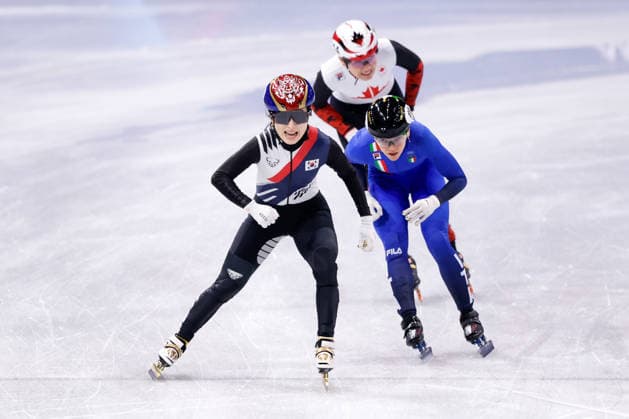 2026-02-18 Short Track Speed skating, Eisschnelllauf - Milano Cortina 2026 Winter Olympics - Day 12 MILAN, ITALY - FEBRUARY 18: Gilli Kim of South Korea celebrating her sides win after competing in the Women s 3000m Relay during Day 12 of Short Track Speed Skating - Milano Cortina 2026 Winter Olympics at Milano Ice Skating Arena on February 18, 2026 in Milan, Italy. (Photo by Joris Verwijst BSR Agency) Milan Italy Content not available for redistribution in The Netherlands directly or indirectly through any third parties. Copyright: xBSRxAgencyx