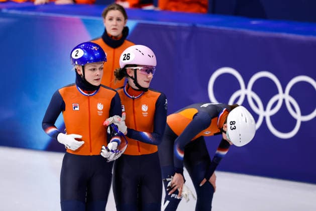 2026-02-18 Short Track Speed skating, Eisschnelllauf - Milano Cortina 2026 Winter Olympics - Day 12 MILAN, ITALY - FEBRUARY 18: Xandra Velzeboer of the Netherlands, Zoe Deltrap of the Netherlands, Selma Poutsma of the Netherlands looks dejected after competing in the Women s 3000m Relay during Day 12 of Short Track Speed Skating - Milano Cortina 2026 Winter Olympics at Milano Ice Skating Arena on February 18, 2026 in Milan, Italy. (Photo by Joris Verwijst BSR Agency) Milan Italy Content not available for redistribution in The Netherlands directly or indirectly through any third parties. Copyright: xBSRxAgencyx