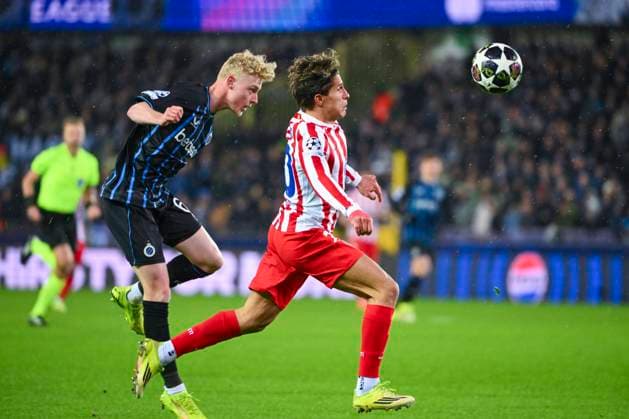 Club Brugge v Atletico de Madrid - UEFA Champions League BRUGGE, BELGIUM - FEBRUARY 18 : Simeone Giuliano forward of Atletico de Madrid and Seys Joaquim defender of Club Brugge in action during the UEFA Champions League 2025 26 knockout phase play-off match first leg between Club Brugge and Atletico de Madrid on February 18, 2026 in Brugge, Belgium, 18 02 2026 Brugge Belgium  Copyright: xVincentxKalutx