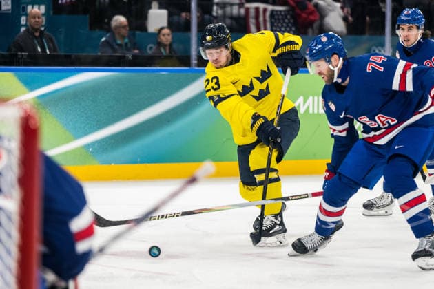 260218 Lucas Raymond of Sweden and Jaccob Slavin of USA in the men s Ice hockey, Eishockey quarterfinal between USA and Sweden during day 12 of the 2026 Winter Olympics on February 18, 2026 in Milan. Photo: Carl Sandin BILDBYRAN kod CS EW0641 ishockey ice hockey Olympic Games, Olympische Spiele, Olympia, OS olympics winter olympics os ol olympiska spel vinter-os olympiske leker milano cortina 2026 milan cortina 2026 milano cortina 2026 olympic games milano cortina 2026 winter olympic games milano cortina-os milano cortina-ol vinter-ol 12 bbeng sverige sweden usa quarterfinal kvartsfinal *** 260218 Lucas Raymond of Sweden and Jaccob Slavin of USA in the men s ice hockey quarterfinal between USA and Sweden during day 12 of the 2026 Winter Olympics on February 18, 2026 in Milan Photo Carl Sandin BILDBYRAN code CS EW0641 ice hockey ice hockey olympic games olympics winter olympics os ol olympiska spel vinter os olympiske leker milano cortina 2026 milan cortina 2026 milano cortina 2026 olympic games milano cortina 2026 winter olympic games milano cortina os milano cortina ol vinter ol 12 bbeng sverige sweden usa quarterfinal kvartfinal  Copyright: CARLxSANDIN BB260218CS029