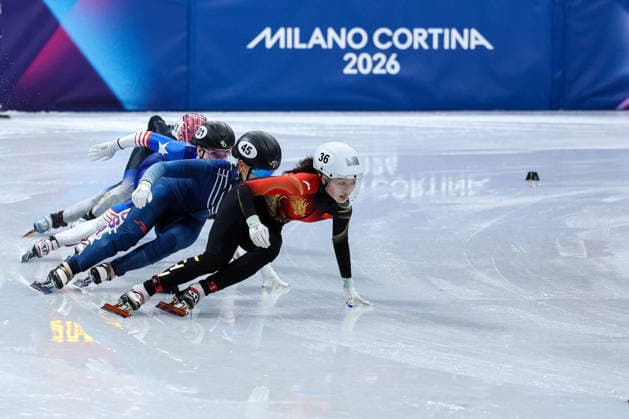 Wang Xinran (CHN) followed by Aurelie Leveque (FRA), Julie Letai (USA) and Haruna Nagamori (JPN) during the Olympic Winter games, Winterspiele,Spiele, Summer games Milano-Cortina 2026, Short Track Speed skating, Eisschnelllauf Women s 3000m Relay Finals on February 18, 2026 at Milano Ice Skating Arena in Milan, Italy  Copyright: xFabrizioxCarabelli IPAxSportx xipa-agency.netx xx IPA_71702340 IPA_Agency_IPA71702340
