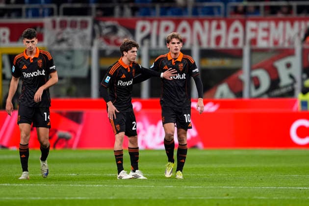 Como™s Nico Paz celebrates after scoring the 0-1 goal for his team during the Serie A soccer match between Milan and Como at the San Siro Stadium in Milan, Italy - February, 18 2026. - Soccer  Copyright: xFabioxFerrari LaPressex