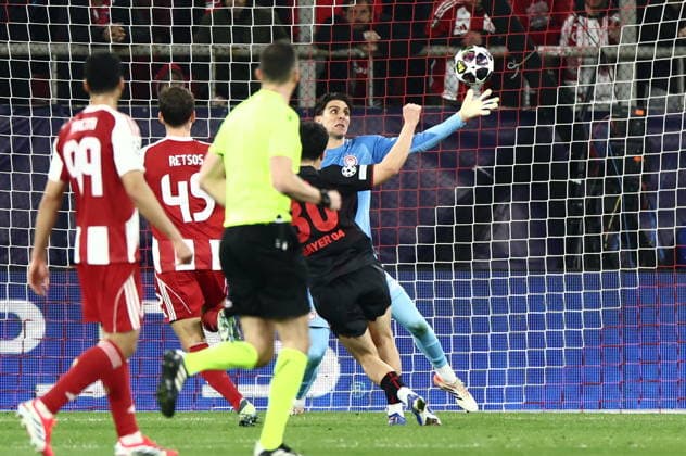 UEFA Champions League - Olympiacos FC vs Bayer 04 Leverkusen - Kostas Tzolakis goalkeeper of Olympiacos FC in action during the UEFA Champions League Play-Offs 1st leg soccer match between Olympiacos FC and Bayer 04 Leverkusen in Georgios Karaiskakis Stadium, Piraeus, Greece, on 18 February 2026. IMAGO ONE INCH PRODUCTIONS PIRAEUS GREECE Copyright: xONExINCHxPRODUCTIONSx 6859880