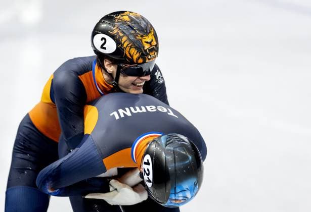 MILAN - Jens van t Wout and Melle van t Wout during the 500-meter short track Speed skating, Eisschnelllauf final at the Milan Ice Skating Area at the Milan Winter Olympics. ROBIN VAN LONKHUIJSEN ANP xVIxANPxSportx xxANPxIVx 551121682 originalFilename: 551121682.jpg