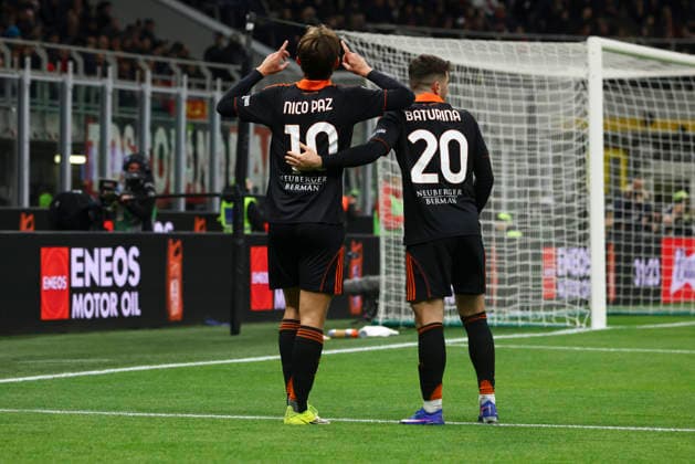 AC Milan V Como - Serie A Nico Paz and Martin Baturina celebrate the goal during the Serie A match between AC Milan and Como at Giuseppe Meazza stadium in Milano, Italy, on February 18, 2026. Milano Milano Italy  Copyright: xMairoxCinquettix originalFilename:cinquetti-acmilanv260218_np8T5.jpg