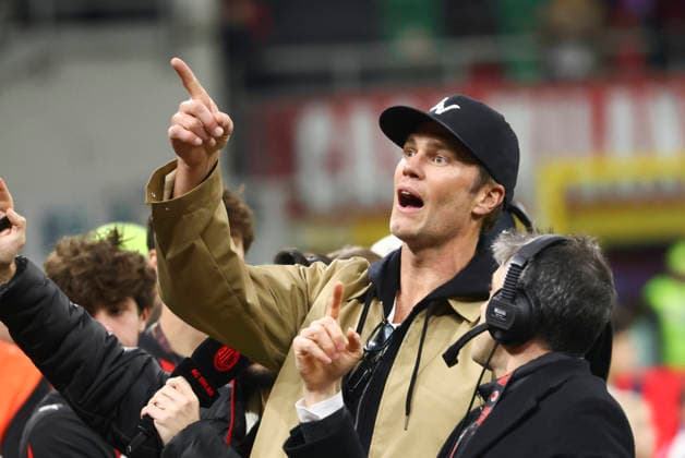 AC Milan V Como - Serie A Tom Brady plays during the Serie A match between AC Milan and Como at Giuseppe Meazza stadium in Milano, Italy, on February 18, 2026 Milano Milano Italy  Copyright: xMairoxCinquettix originalFilename:cinquetti-acmilanv260218_npv1R.jpg
