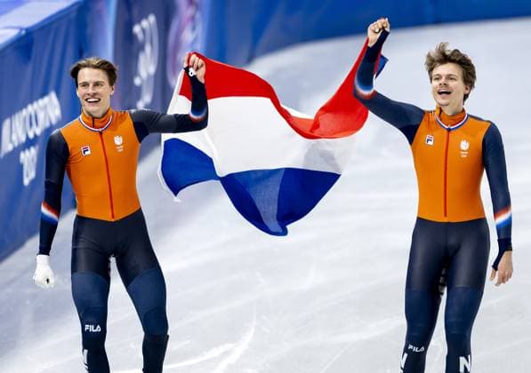 MILAN - Jens van t Wout and Melle van t Wout during the 500-meter short track Speed skating, Eisschnelllauf final at the Milan Ice Skating Area at the Milan Winter Olympics. IRIS VAN DEN BROEK ANP xVIxANPxSportx xxANPxIVx 551122080 originalFilename: 551122080.jpg