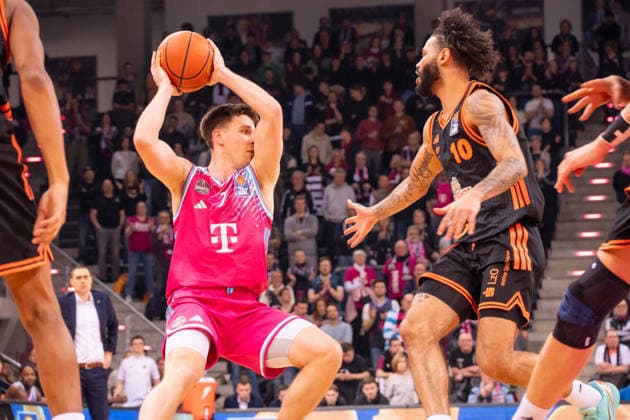 Germany 1 Bundesliga Basketball easyCredit BBL 2025 2026 Telekom Bonn vs SC RASTA Vechta 21 Matchday, 18 02 2026 Telekom Dome Bonn in action Grayson Murphy Telekom Bonn, 7 vs Kevin Smit SC Rasta Vechta, 10 Copyright: xOrhanxHabashx