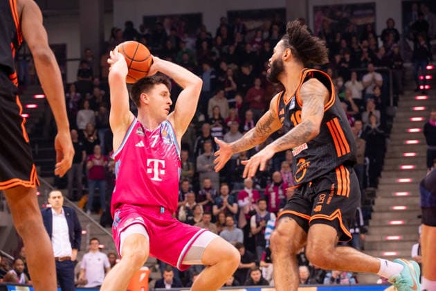 Germany 1 Bundesliga Basketball easyCredit BBL 2025 2026 Telekom Bonn vs SC RASTA Vechta 21 Matchday, 18 02 2026 Telekom Dome Bonn in action Grayson Murphy Telekom Bonn, 7 vs Kevin Smit SC Rasta Vechta, 10 Copyright: xOrhanxHabashx