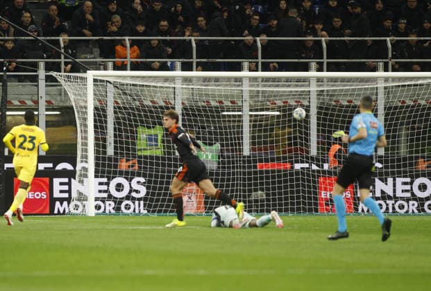 Nico Paz of Como 1907 scoring a goal during the Italian Serie A, 2025 2026 season, football match between AC Milan and Como 1907 on 18 February 2026 at â?? Giuseppe Meazza Stadium, San Siro, Milan, Italy. Photo Nderim Kaceli  Copyright: xNderimxKaceli IPAxSportx xipa-agency.netx xx IPA_71703736 IPA_Agency_IPA71703736
