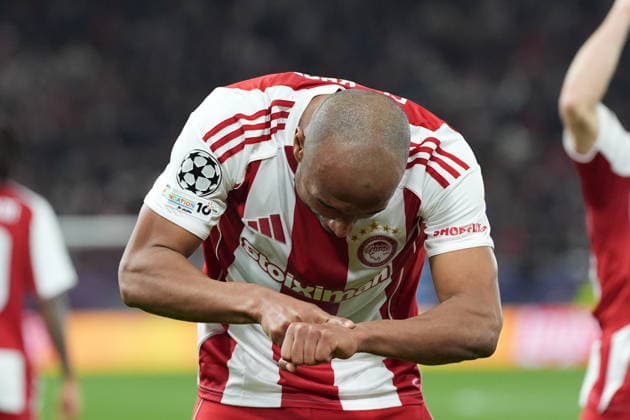 UEFA Champions League - Olympiacos FC vs Bayer 04 Leverkusen - Ayoub El Kaabi of Olympiacos FC celebrates with his teamamtes after scoring during the UEFA Champions League Play-Offs 1st leg soccer match between Olympiacos FC and Bayer 04 Leverkusen in Georgios Karaiskakis Stadium, Piraeus, Greece, on 18 February 2026. The goal was cancelled by VAR review. IMAGO ONE INCH PRODUCTIONS PIRAEUS GREECE Copyright: xONExINCHxPRODUCTIONSx 6859929