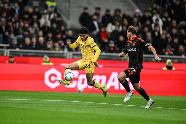 Zachary Athekame of AC Milan in action during the Italian Serie A football match between AC Milan and Calcio Como on February 18th, Giuseppe Meazza San Siro Siro stadium in Milan, Italy  Copyright: xTizianoxBallabio IPAxSportx xipa-agency.netx xx IPA_71703305 IPA_Agency_IPA71703305