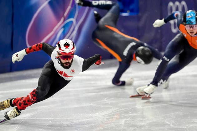 Steven Dubois, 4, of Canada advances as Teun Boer, 19, of Netherlands crashes during the Men s Short Track Speed skating, Eisschnelllauf 500m Finals at the Milano Figure skating, Eiskunstlauf Arena in Milan, Italy on Wednesday, February 18, 2026. Dubois won gold.  OLY20260218129 RICHARDxELLIS