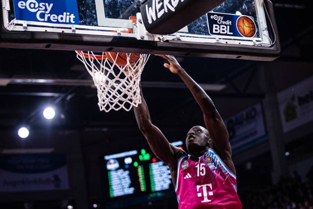 easyCredit Basketball Bundesliga, Telekom Baskets Bonn vs SC RASTA Vechta, 18 02 2026 Kur Jongkuch Telekom Baskets Bonn 15 puts the ball in the basket easyCredit Basketball Bundesliga, Telekom Baskets Bonn vs SC RASTA Vechta, 18 02 2026, Telekom Dome Bonn Copyright: xBEAUTIFULxSPORTS Derixx