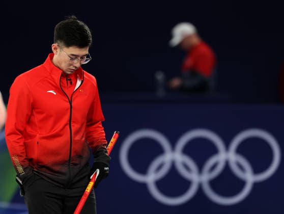 (260218) -- CORTINA D AMPEZZO, Feb. 18, 2026 -- Xu Jingtao of China competes during the curling men s round robin session 11 match between the Czech Republic and China at the 2026 Milan-Cortina Winter Olympics in Cortina, Italy, Feb. 18, 2026. ) (MICO2026)ITALY-CORTINA D AMPEZZO-OLYMPIC Winter games, Winterspiele,Spiele, Summer games CURLING-MEN-ROUND ROBIN-CHN VS CZE DingxXu 