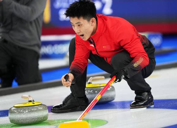 (260218) -- CORTINA D AMPEZZO, Feb. 18, 2026 -- Fei Xueqing of China competes during the curling men s round robin session 11 match between the Czech Republic and China at the 2026 Milan-Cortina Winter Olympics in Cortina, Italy, Feb. 18, 2026. ) (MICO2026)ITALY-CORTINA D AMPEZZO-OLYMPIC Winter games, Winterspiele,Spiele, Summer games CURLING-MEN-ROUND ROBIN-CHN VS CZE LixGang 
