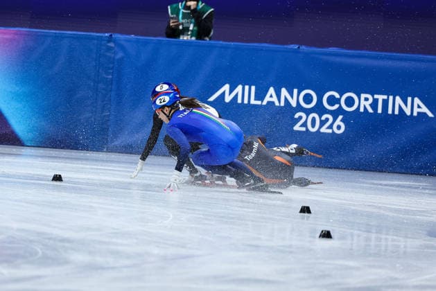 Chiara Betti (ITA) and Choi Minjeong (KOR) fighting during the Olympic Winter games, Winterspiele,Spiele, Summer games Milano-Cortina 2026, Short Track Speed skating, Eisschnelllauf Women s 3000m Relay Finals on February 18, 2026 at Milano Ice Skating Arena in Milan, Italy  Copyright: xFabrizioxCarabelli IPAxSportx xipa-agency.netx xx IPA_71703937 IPA_Agency_IPA71703937