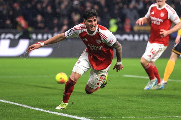 Fußball Premier League Wolverhampton Wanderers gegen Arsenal 18. Februar 2026 Premier League Wolverhampton Wanderers gegen Arsenal Piero Hincapie von Arsenal feiert sein 2. Tor Foto Simon Stacpoole Abseits Wolverhampton UK  Copyright: xSimonxStacpoolexOffside