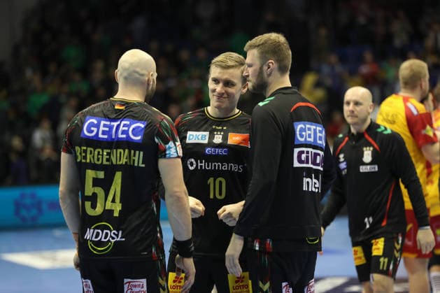 18 02 2026, xgox, Handball, EHF Champions League, SC Magdeburg GOG Handbold v l Oscar Bergendahl Magdeburg, 54 , Gisli Thorgeir Kristjansson Magdeburg, 10 , Philipp Weber Magdeburg, 20 Celebrating the victory, cheering after the end of the game Magdeburg