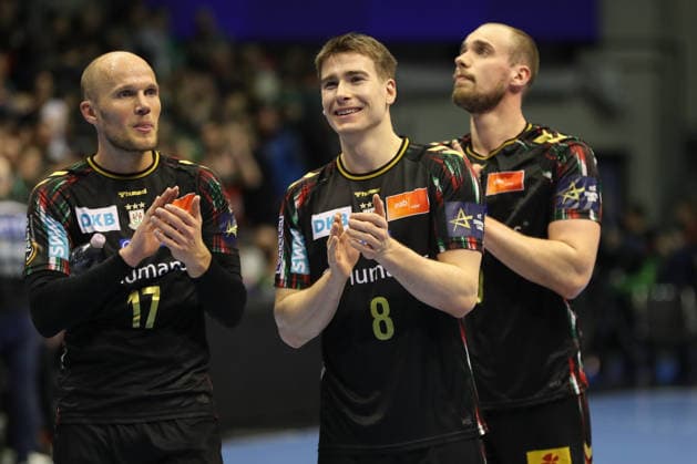 18 02 2026, xgox, Handball, EHF Champions League, SC Magdeburg GOG Handbold f l Tim Hornke Magdeburg, 17 , Manuel Zehnder Magdeburg, 8 , Tim Zechel Magdeburg, 9 Celebrating the victory, cheering after the end of the game Magdeburg