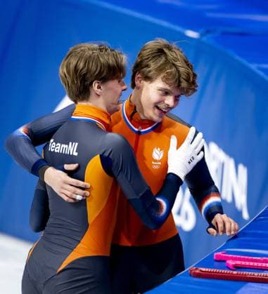 MILAN - Jens van t Wout and Melle van t Wout during the 500-meter short track Speed skating, Eisschnelllauf final at the Milan Ice Skating Area at the Milan Winter Olympics. IRIS VAN DEN BROEK ANP xVIxANPxSportx xxANPxIVx 551126926 originalFilename: 551126926.jpg