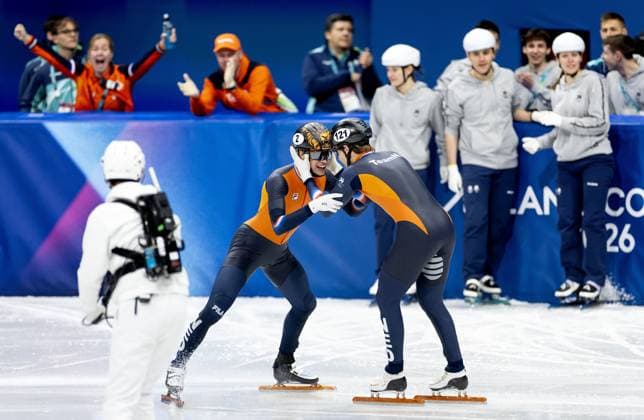 MILAN - Jens van t Wout and Melle van t Wout during the 500-meter short track Speed skating, Eisschnelllauf final at the Milan Ice Skating Area at the Milan Winter Olympics. ROBIN VAN LONKHUIJSEN ANP xVIxANPxSportx xxANPxIVx 551127232 originalFilename: 551127232.jpg
