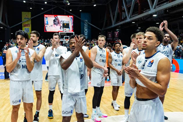 18 02 2026, xomx, Basketball easyCredit BBL Bundesliga, NINERS Chemnitz MLP Academics Heidelberg v l Man of the Matsch Corey Davis Jr Niners Chemnitz with a three-pointer and then another free throw point The Niners win 99 96 Joy, jubilation party for the home side, sadness for the visitors Chemnitz