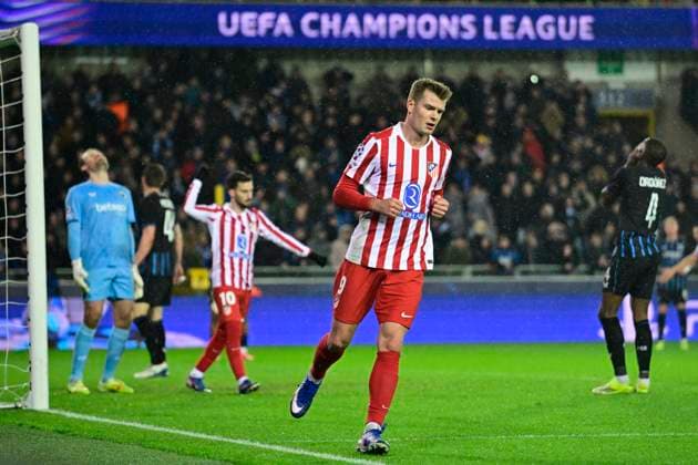 Club Brugge v Atletico de Madrid - UEFA Champions League BRUGGE, BELGIUM - FEBRUARY 18 : Ordonez Joel defender of Club Brugge scoring against his team during the UEFA Champions League 2025 26 knockout phase play-off match first leg between Club Brugge and Atletico de Madrid on February 18, 2026 in Brugge, Belgium, 18 02 2026 Brugge Belgium  Copyright: xJanxDexMeuleneirx