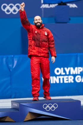 Short Track Speed skating, Eisschnelllauf - Milano Cortina 2026 Winter Olympics: Day 12 Gold medalist Steven Dubois of Team Canada,poses for a photo on the podium during the medal ceremony for the Short Track Speed Skating Men s 500m on day twelve of the Milano Cortina 2026 Winter Olympic Games, Olympische Spiele, Olympia, OS at Milano Ice Skating Arena on February 18, 2026 in Milan, Italy. Milano Italy  Copyright: xAndrzejxIwanczukx originalFilename:iwanczuk-shorttra260218_npnoH.jpg