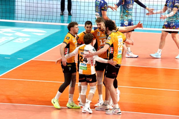 DEU, Champions League, BR Volleys vs Sicoma Monini Perugia, 18 02 2026, Max Schmeling Halle, Berlin, DEU, Champions League, BR Volleys vs Sicoma Monini Perugia, in the picture BR Volleys players circle nordphotoxGmbHx xEngler nph00076