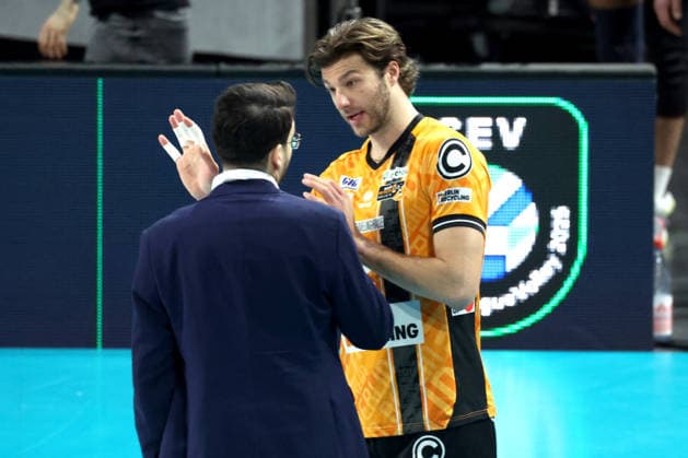 DEU, Champions League, BR Volleys vs Sicoma Monini Perugia, 18 02 2026, Max Schmeling Halle, Berlin, DEU, Champions League, BR Volleys vs Sicoma Monini Perugia, in the picture coach Alexandre Leal BR Volleys , Matthew Knigge BR Volleys 2 nordphotoxGmbHx xEngler nph00076