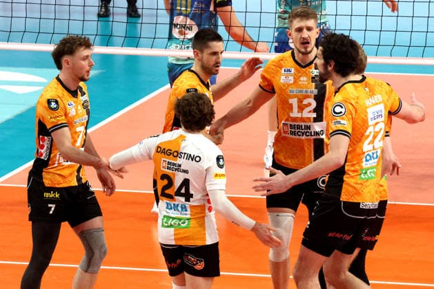 DEU, Champions League, BR Volleys vs Sicoma Monini Perugia, 18 02 2026, Max Schmeling Halle, Berlin, DEU, Champions League, BR Volleys vs Sicoma Monini Perugia, in the picture BR Volleys players circle nordphotoxGmbHx xEngler nph00076