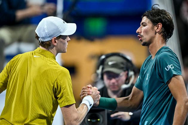 ATP, Tennis Herren QATAR EXXONMOBIL OPEN-ROUND OF 16 Jannik Sinner (L) of Italy shake hand with Alexei Popyrin of Australia iafter winning the Round of q6 at the ATP men s Qatar ExxonMobil Open 2026 tennis tournament at the Khalifa International Tennis Complex in Doha, Qatar, on February 18 2026. DOHA Qatar Copyright: xNOUSHADx