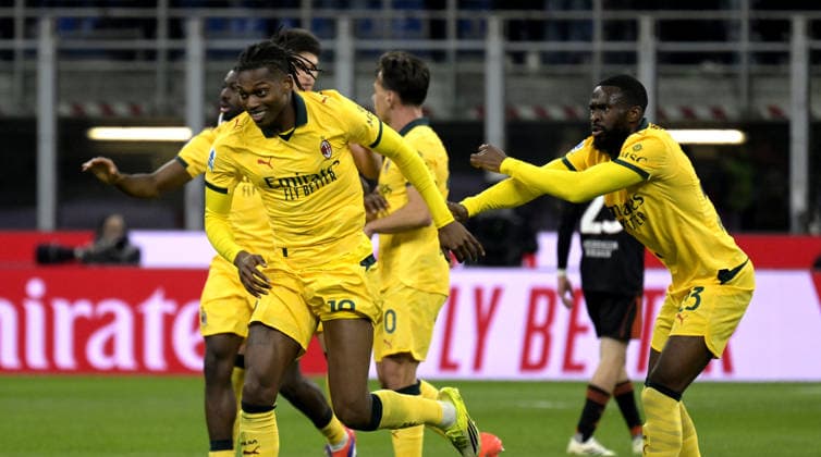 Foto IPP Paolo Bona Milano 18 02 2026 Campionato Serie A di Calcio stagione 2025 2026 partita Milan-Como Nella foto Rafael Leao esulta dopo il gol del 1-1 Italy Photo Press Worldwide Copyright italy Italy ITALY  Copyright: xR4924_italyphotopressx